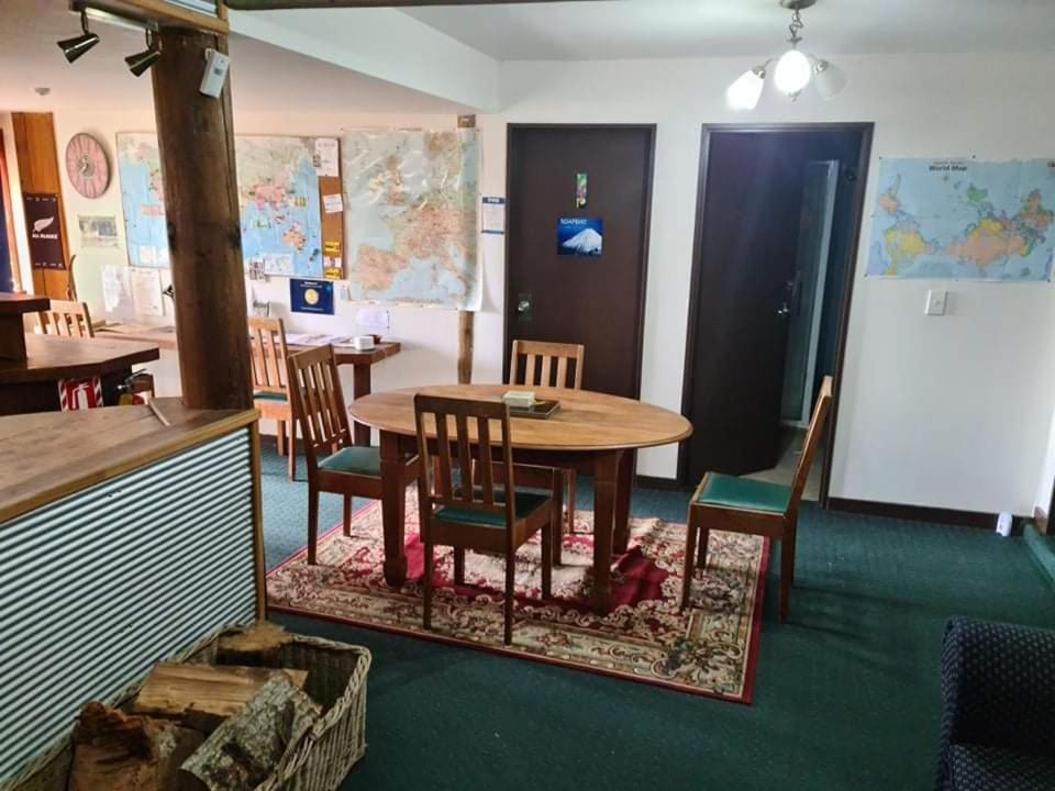 Rusty Nail Backpackers Hostel Taihape Exterior photo